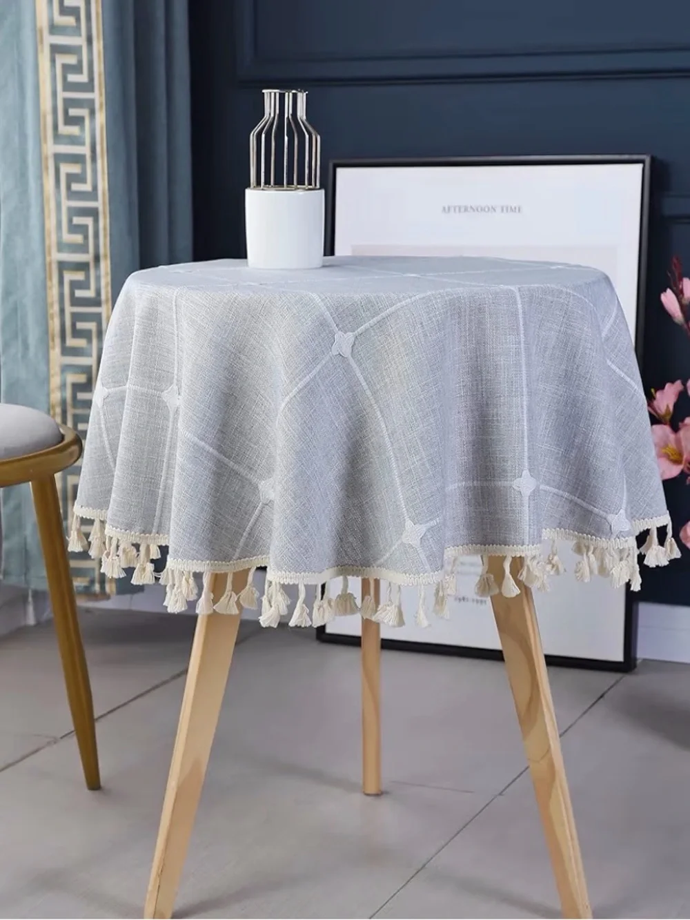 🍴Gray/cream 36” round table cloth.